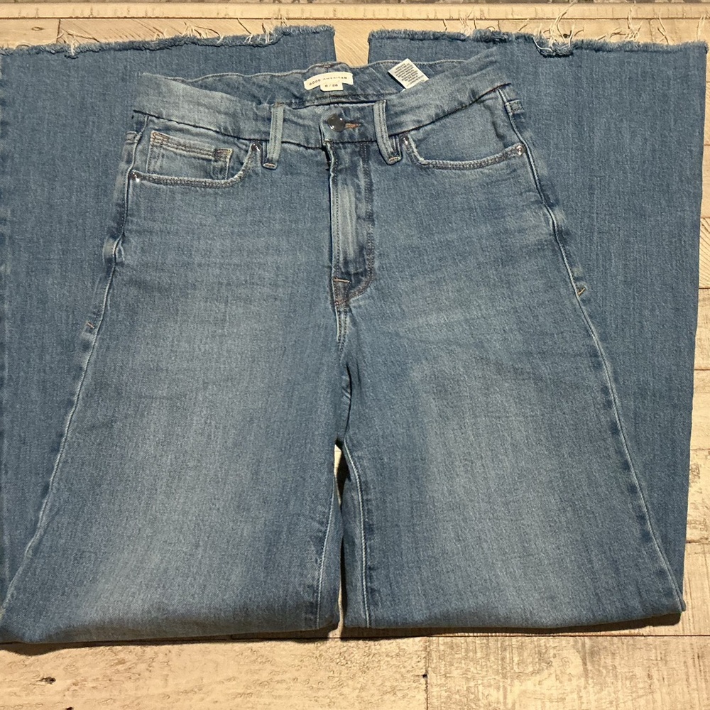 NWOT Good American Light Blue Flare Jeans size 6/28